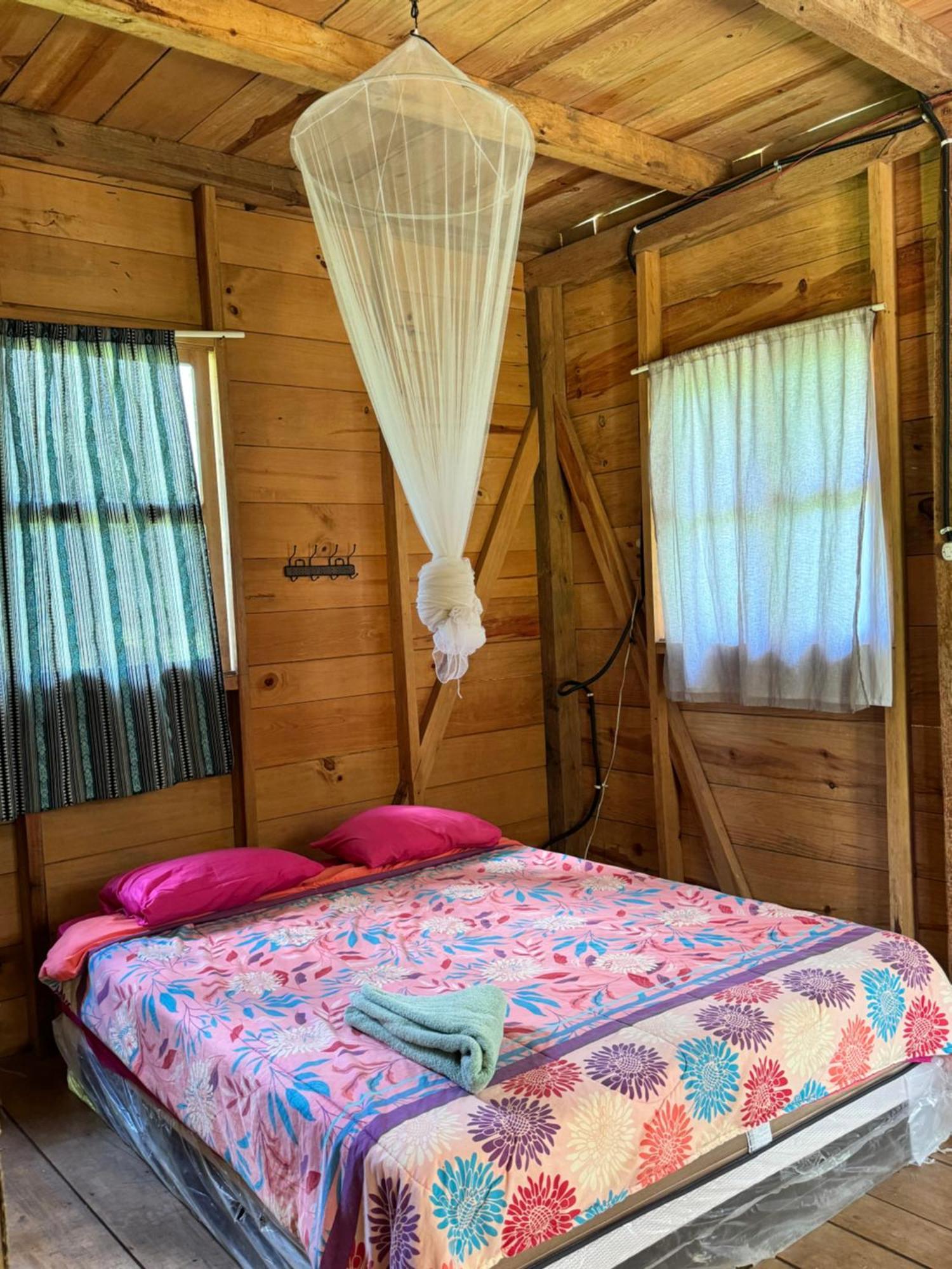 Pachamaya River Hostel Lanquín Exteriör bild